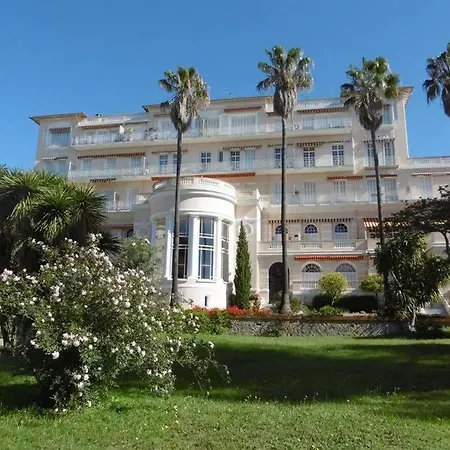 3p Avec Piscine, Tennis Et Vue Mer Dans Une De Grand Standing * Hyeres
