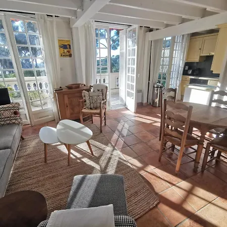 3p Avec Piscine, Tennis Et Vue Mer Dans Une De Grand Standing Apartment