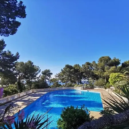 3p Avec Piscine, Tennis Et Vue Mer Dans Une De Grand Standing *