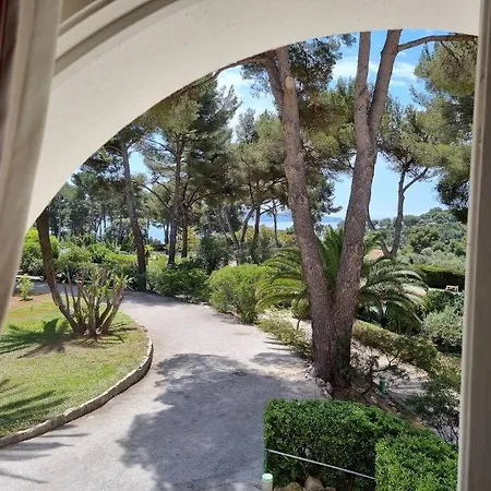 3p Avec Piscine, Tennis Et Vue Mer Dans Une De Grand Standing *