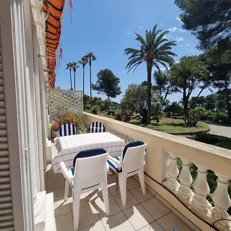 3p Avec Piscine, Tennis Et Vue Mer Dans Une De Grand Standing Apartment Hyeres